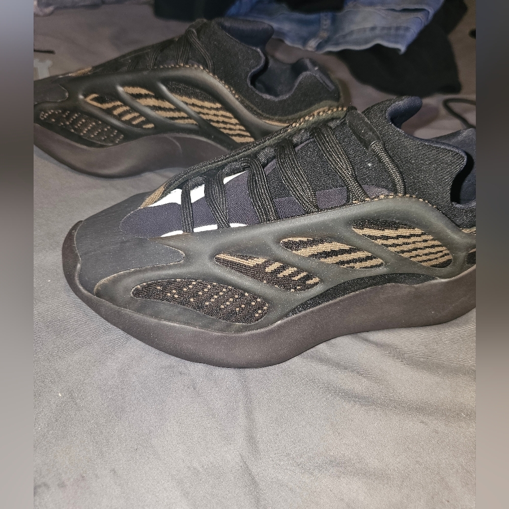 Yezzy 700